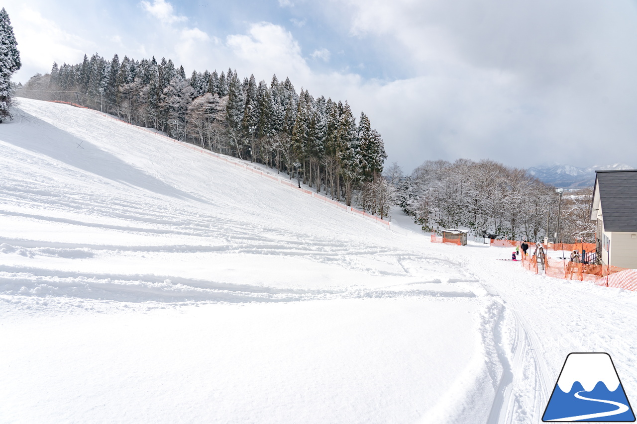 知内町営スキー場｜リフト利用料金は、大人も子供も全日「無料」！海に浮かぶ函館山を眺めながら、気持ち良く滑れる北海道最南端のスキー場！